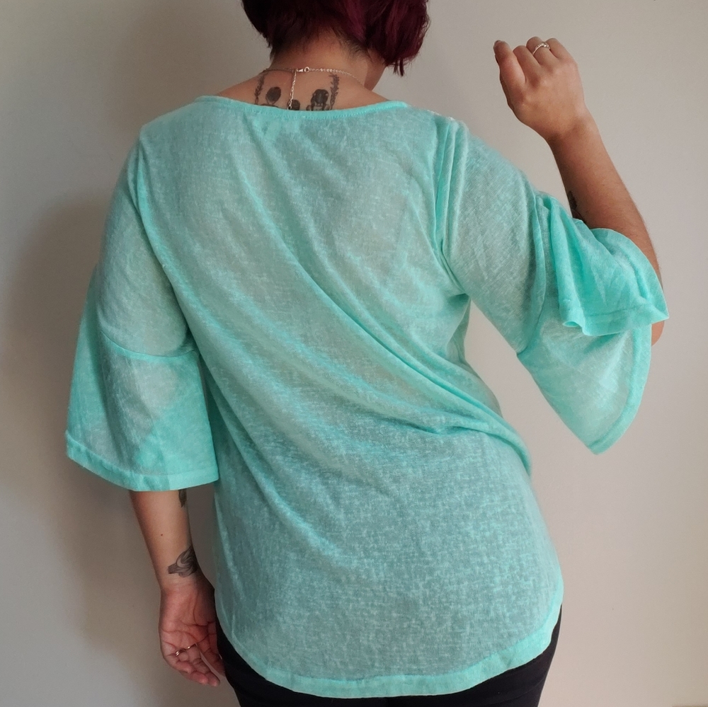 Umgee bellsleeve crochet lace blouse medium - Picture 4 of 7